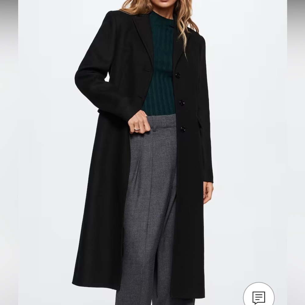 Fitted coat with buttons